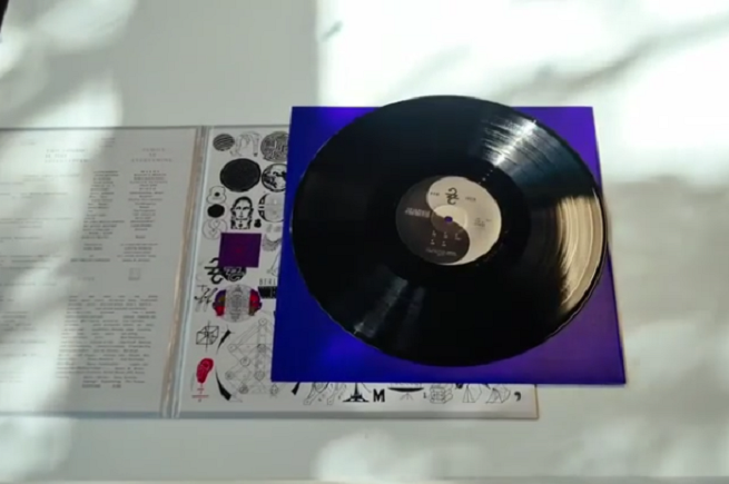Bon Iver, un unboxing video del vinile di 22, A Million e altre sorprese