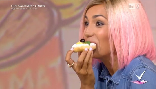 Detto Fatto: Caterina Balivo (con i capelli rosa) lancia un’edizione più social e scanzonata