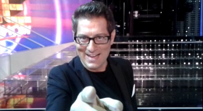 Enrico Papi a Blogo: “La tv è occupata, serve il ricambio, andate a zappare la terra!” (VIDEO)