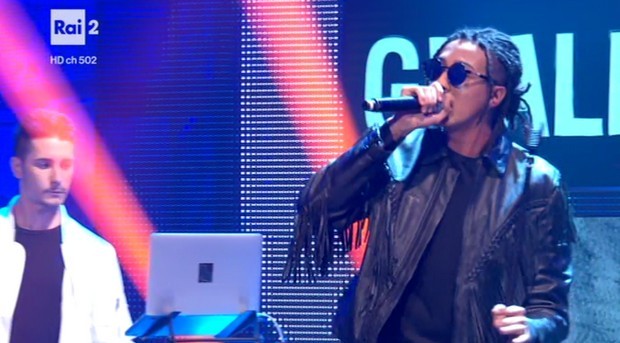 Ghali ospite a Quelli che il calcio con il singolo Wily Wily (Video)