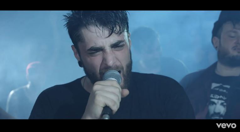 Giò Sada, Volando al contrario: testo e video ufficiale
