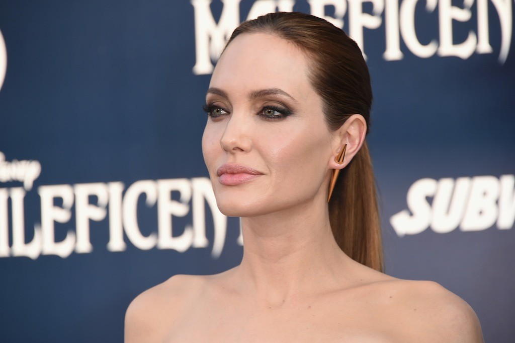 Shoot Like a Girl, Angelina Jolie sarà il maggiore  Mary Jennings Hegar