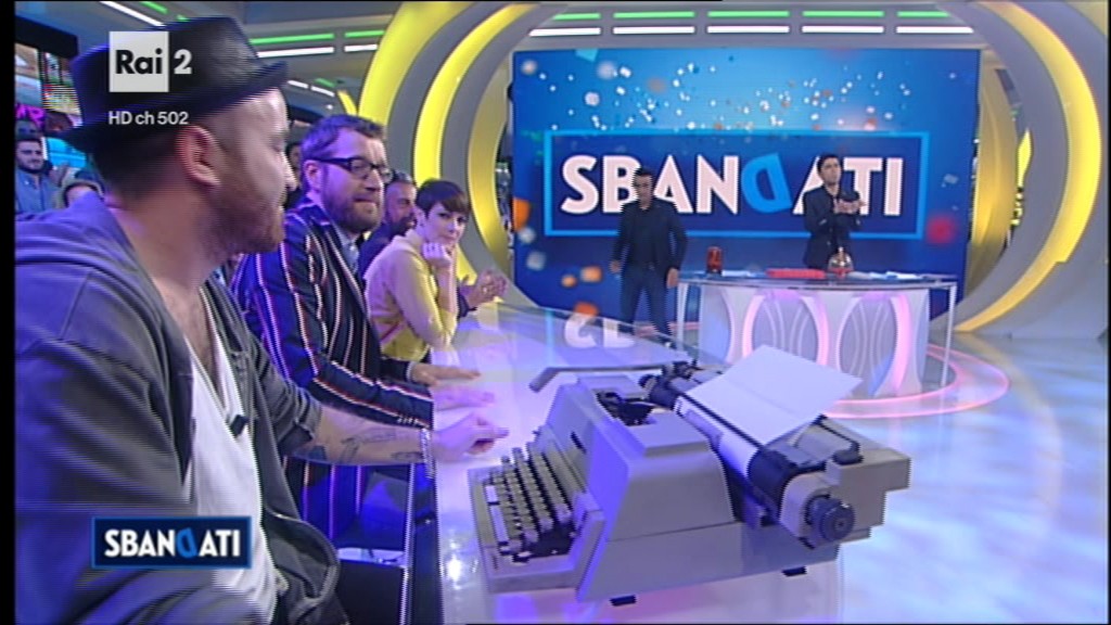 Sbandati: Gigi e Ross smontano la tv con ritmo e duttilità, richiami ad altri programmi, peccato per la differita