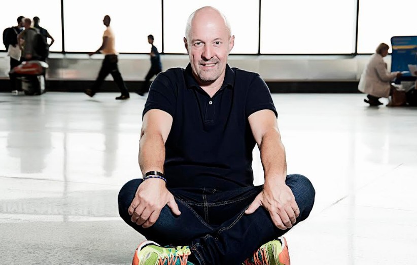 Marco Berry conduce Hello Goodbye