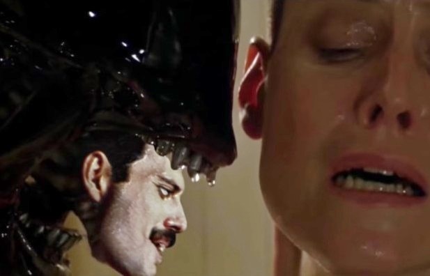 Alien incontra Freddy Mercury in una folle video parodia musicale