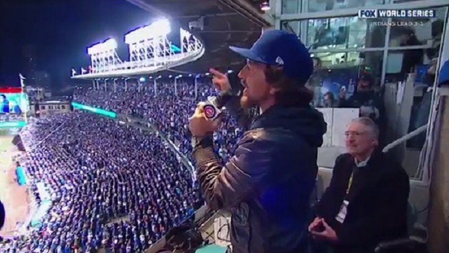 Eddie Vedder canta per la World Series dei Chicago Cubs