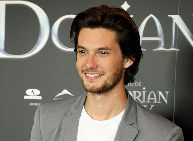 Serie TV, novità: The Punisher, ecco il ruolo di Ben Barnes. Jim Belushi in Mating