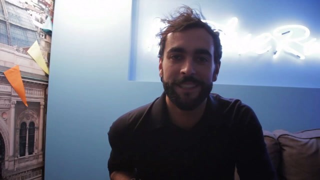 Marco Mengoni presenta Sai Che nella Blue Room di Twitter