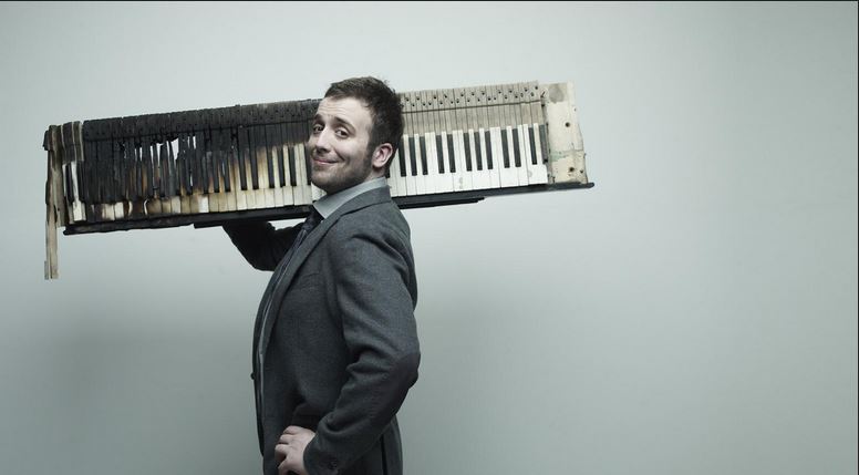 Buena Fortuna, la canzone di Gualazzi e Ayane è la sigla di Rischiatutto