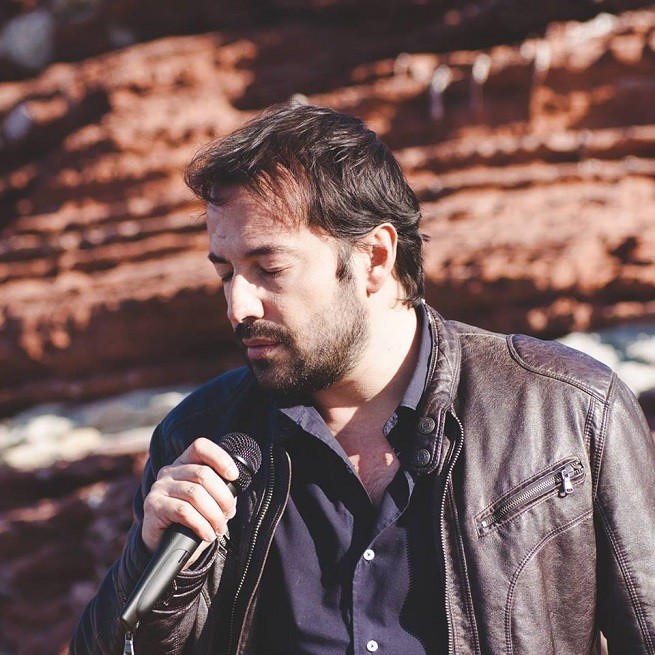 Salvo Castagna a Blogo: “Ma quale autobuy? Ho regalato 8mila brani, come gli U2. Tenterò Sanremo fra i Big”