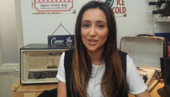 Un posto al sole, Ilenia Lazzarin a Blogo: “Cresciuta insieme a Viola Bruni, spero di non andare mai via da Napoli” (video)