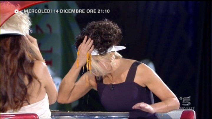House Party da mercoledì 14 dicembre su Canale5: alla prima De Filippi e Ferilli