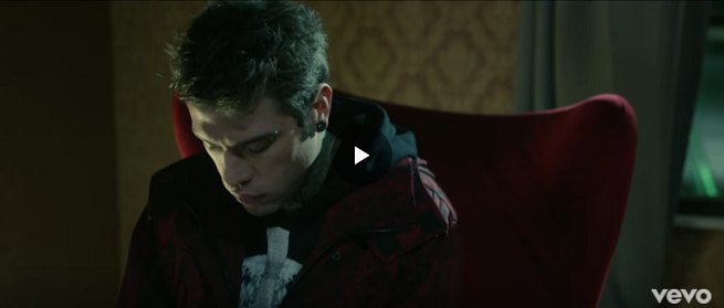 J-Ax feat. Fedez, il nuovo singolo Assenzio con Stash e Levante: testo e video