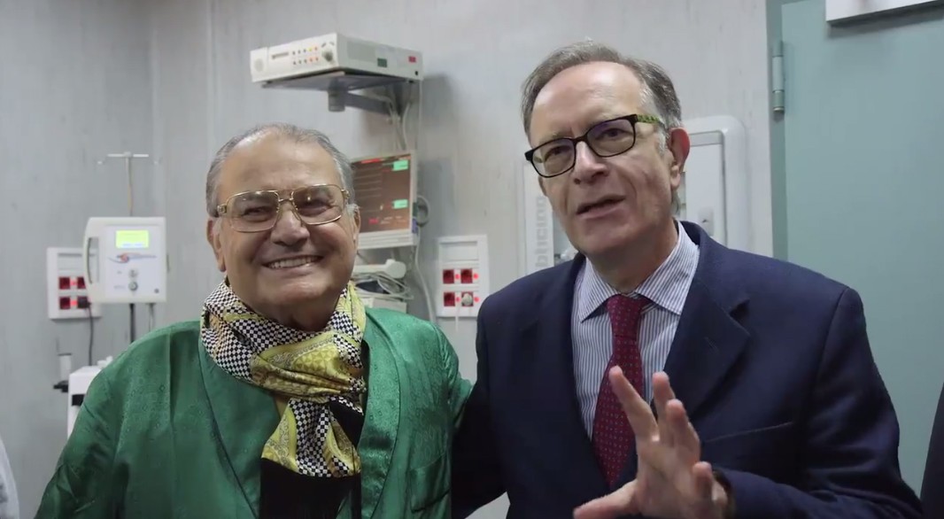 Il Boss delle Cerimonie sta meglio: Don Antonio ringrazia “il Boss della Rianimazione” (VIDEO)