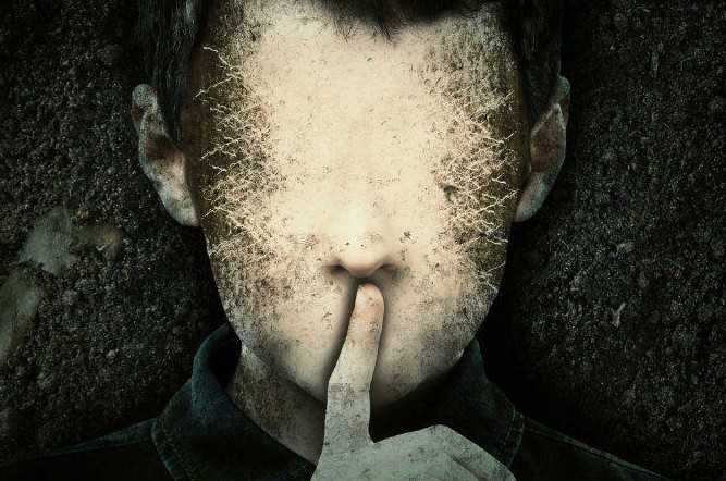 Exhume: trailer e poster del film horror di Scott Poiley