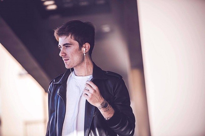 Francesco Sole debutta in musica con Il Mondo In Silenzioso: “E’ poesia musicale”