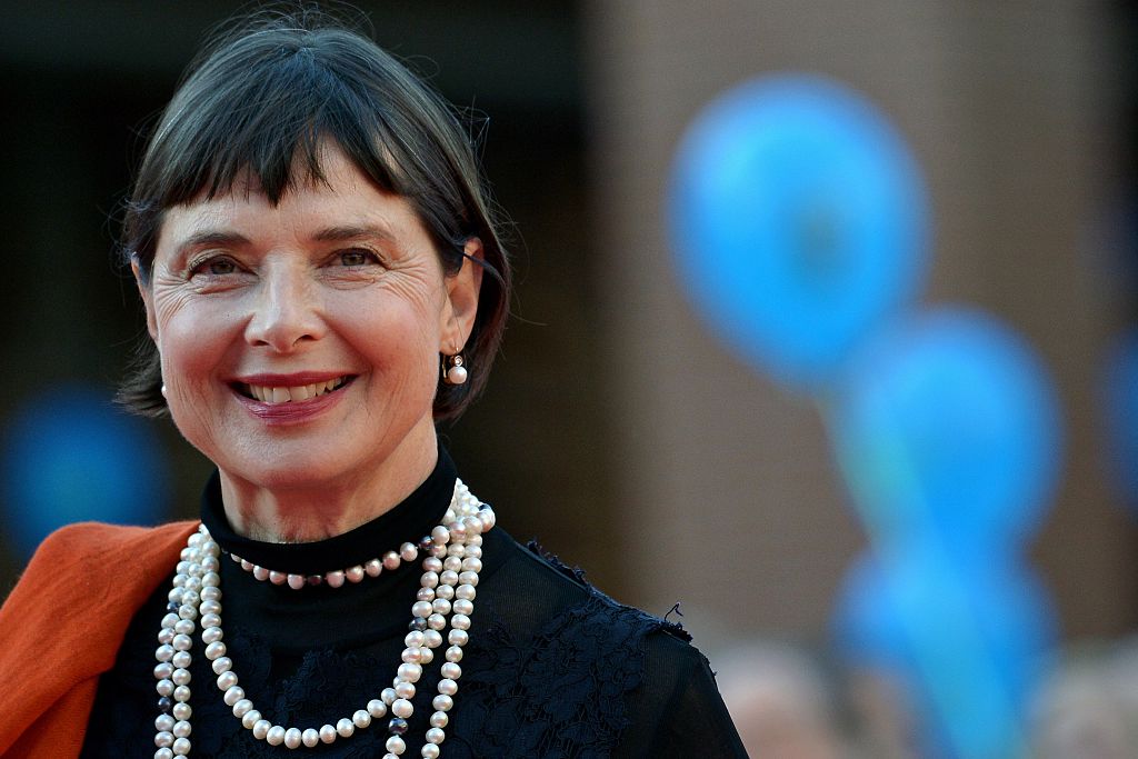 Di là dal fiume e tra gli alberi, Isabella Rossellini e Pierce Brosnan per  Martin Campbell
