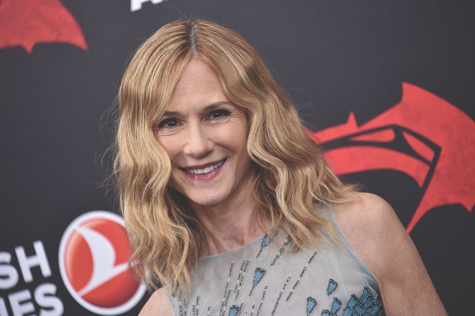 Serie Tv, novità: Holly Hunter nel progetto di Alan Ball per HBO. Raul Castillo e Russell Hornsby in Seven Second di Netflix