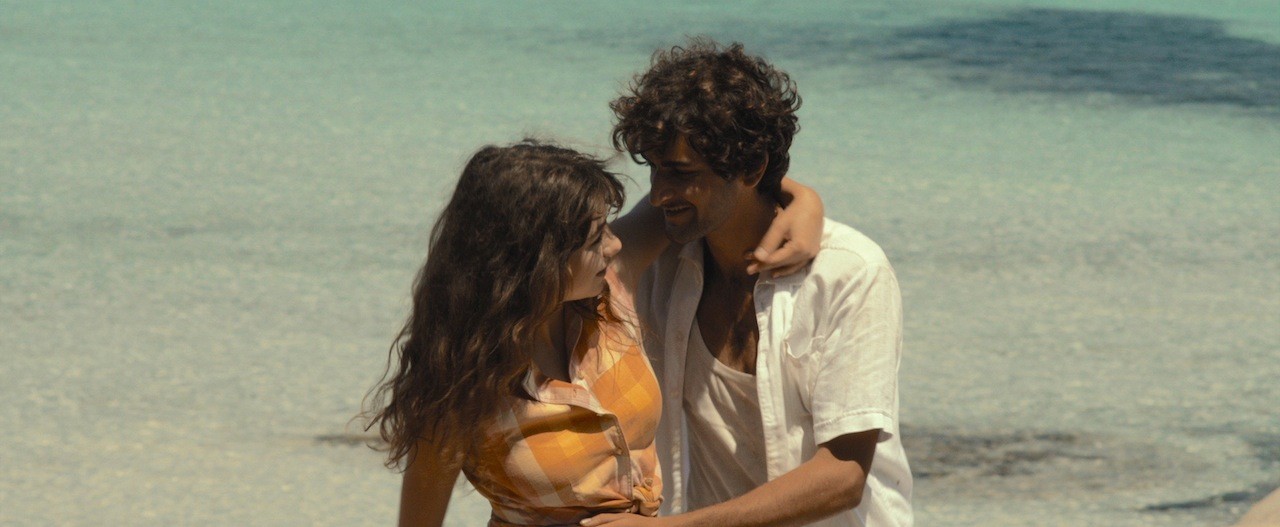La stoffa dei sogni: trailer e clip della commedia ispirata a De Filippo e Shakespeare