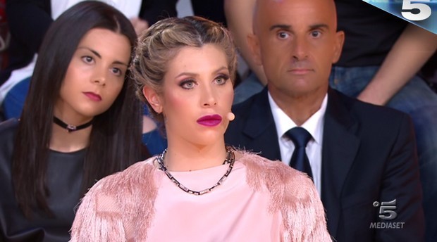 Selfie, Paola Caruso litiga con Alessia Macari e lascia lo studio (Video)