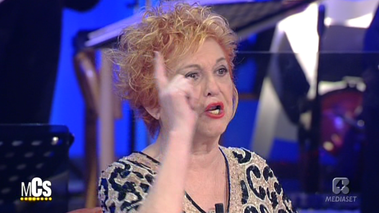 Maurizio Costanzo Freud unisce la Venier e la signora di Amatrice, perdona le Marchi e Corona