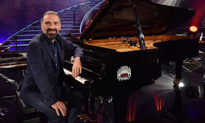 L’importante è avere un piano, Stefano Bollani a Blogo: “Ho provato di tutto per non farlo, io turista della tv” (VIDEO)