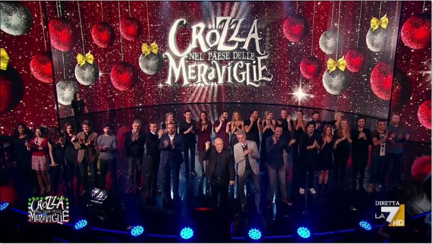 Crozza nel paese delle meraviglie, ultima puntata su La7 con il saluto finale di Maurizio