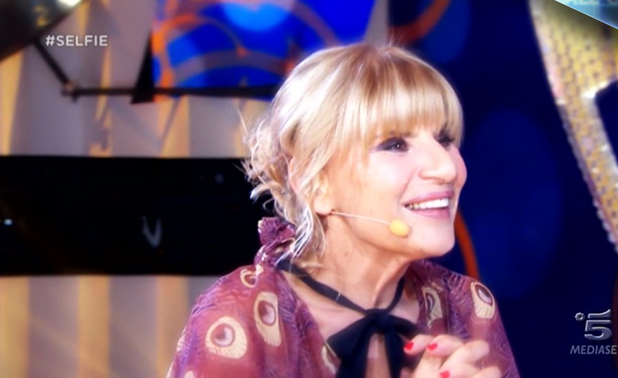 Selfie-Le cose cambiano | Puntata 28 dicembre 2016: Ventura ringrazia De Filippi, De Martino-Di Vaio vincono