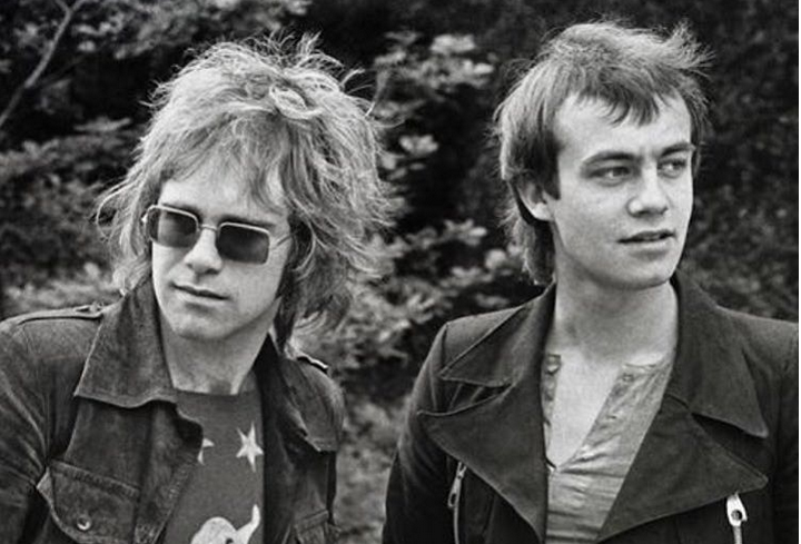 Elton John non si ritira dalla musica: “Non c’è verità nei rumors che circolano”