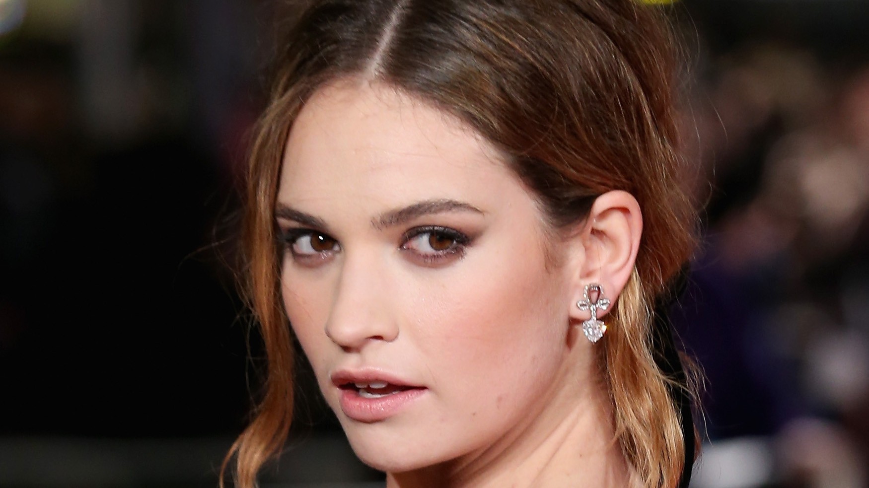 La Società Letteraria di Guernsey diventa film con Mike Newell:  Lily James protagonista