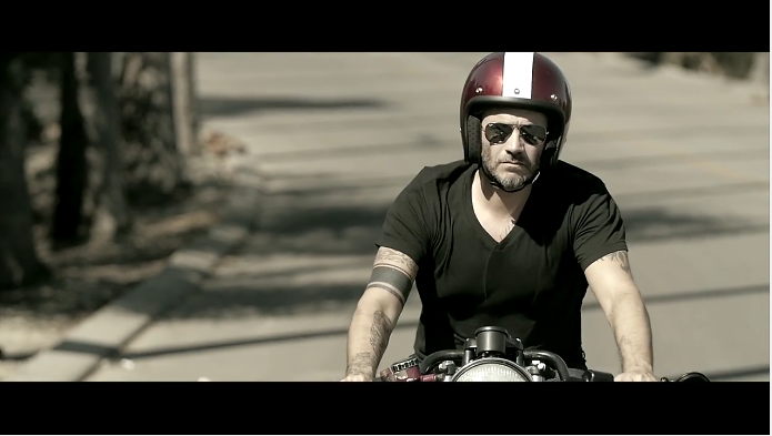 Nek, Differente: testo e video ufficiale