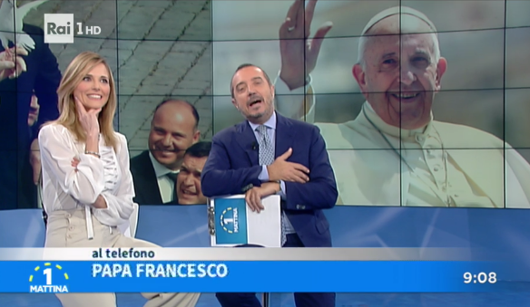 Unomattina, Papa Francesco chiama in diretta per fare gli auguri (VIDEO)