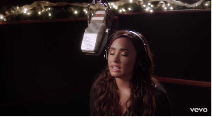 Demi Lovato, Silent Night: la cover della canzone di Natale [video]