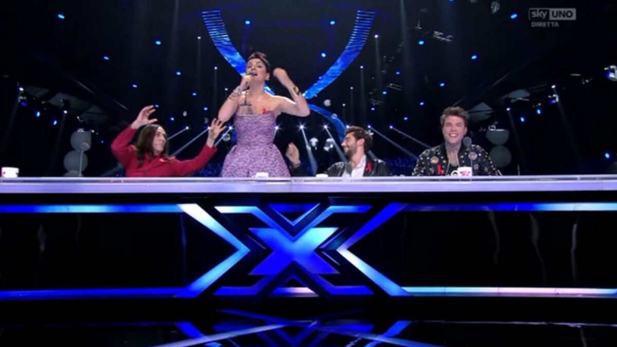 XtraFactor, Manuel Agnelli lascia lo studio dopo le parole di Arisa: “Usi X Factor per esercitare odio sui più deboli”