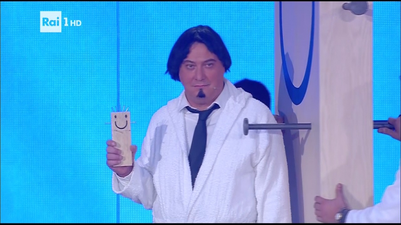 Corrado Guzzanti su Rai 1 con i suoi ‘cavalli di battaglia’ (grazie a Gigi Proietti)