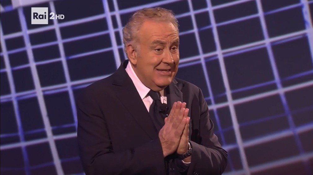 Santoro contro Grillo: “Ha impedito a Di Maio di venire ospite a Italia” (VIDEO). E si ‘vendica’ con Pizzarotti
