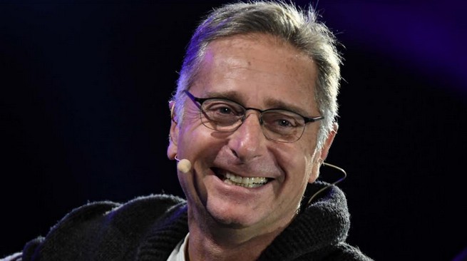 Paolo Bonolis a Blogo: “Sono fuori contratto, bisogna vedere se rimango a Mediaset…” (VIDEO)