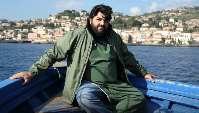 ‘O Mare Mio cerca la rotta tra Unti e Bisunti e Il Boss delle Cerimonie