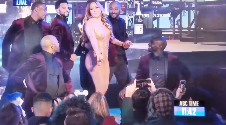 Mariah Carey e i problemi tecnici a Capodanno 2017: botta e risposta tra teorie di sabotaggio e controfigure
