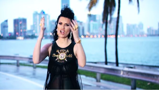 Laura Pausini – Chiedilo al cielo: testo e video ufficiale