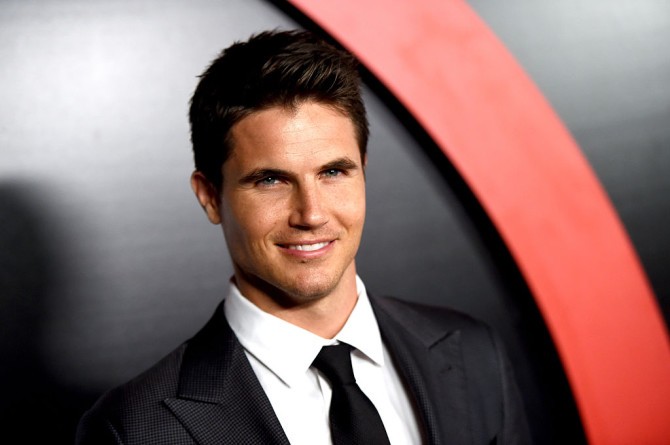 Serie Tv, novità: Robbie Amell torna in The Flash. Hunter Parrish in Quantico