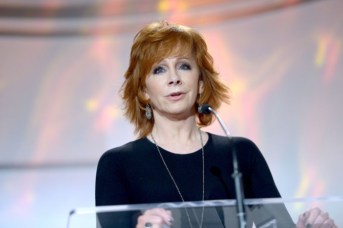 Serie Tv, novità: ABC ordina il pilot del drama di Marc Cherry con Reba McEntire. White Famous e The Chi per Showtime