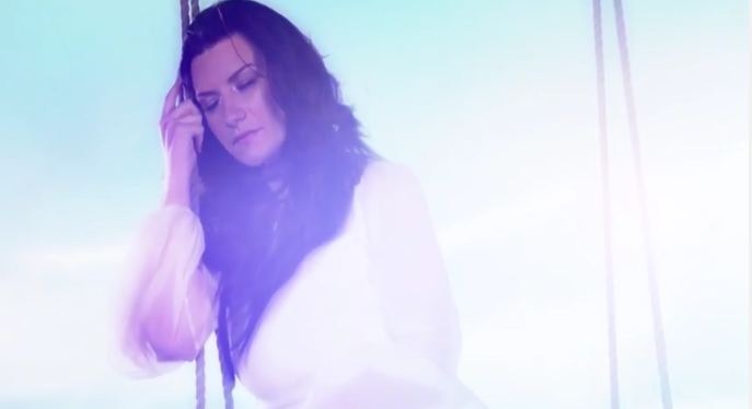 Laura Pausini – Sono solo nuvole: testo e video ufficiale