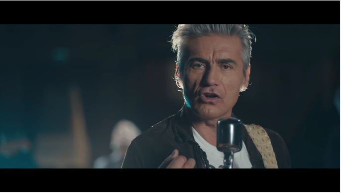 Ligabue, E’ venerdì, non mi rompete i c0glioni: testo e video ufficiale
