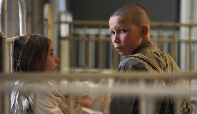 Nebbia in agosto: nuova clip in italiano del film sul tredicenne eugenizzato dai nazisti