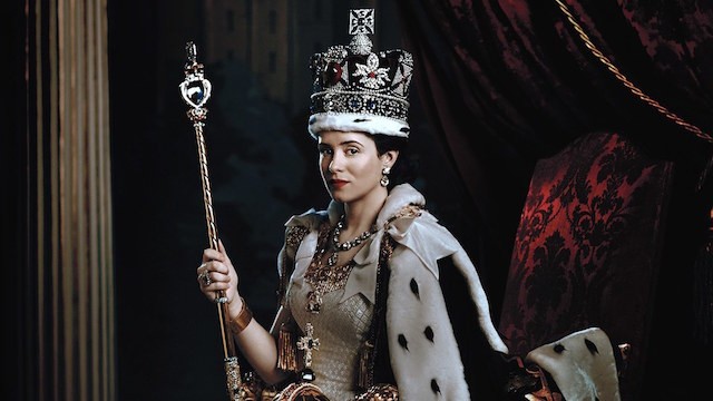 The Crown, Peter Morgan: “Riprese della seconda stagione in corso. Il cast dovrà cambiare dalla terza stagione”