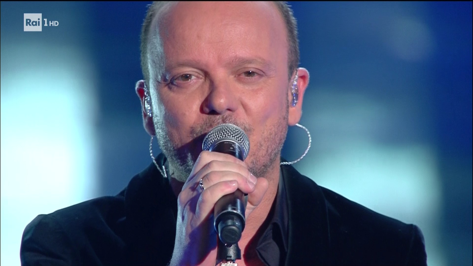 Sanremo 2017, Gigi D’Alessio eliminato: la reazione epica (VIDEO)