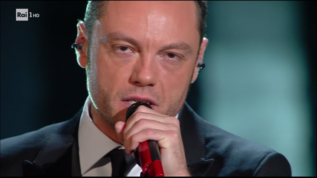 Tiziano Ferro a Sanremo 2017 canta Potremmo ritornare