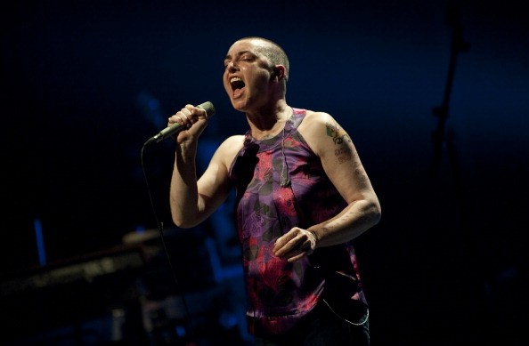 Sinead O’Connor contro Arsenio Hall per la morte di Prince: dopo le accuse chiede scusa e ritratta tutto