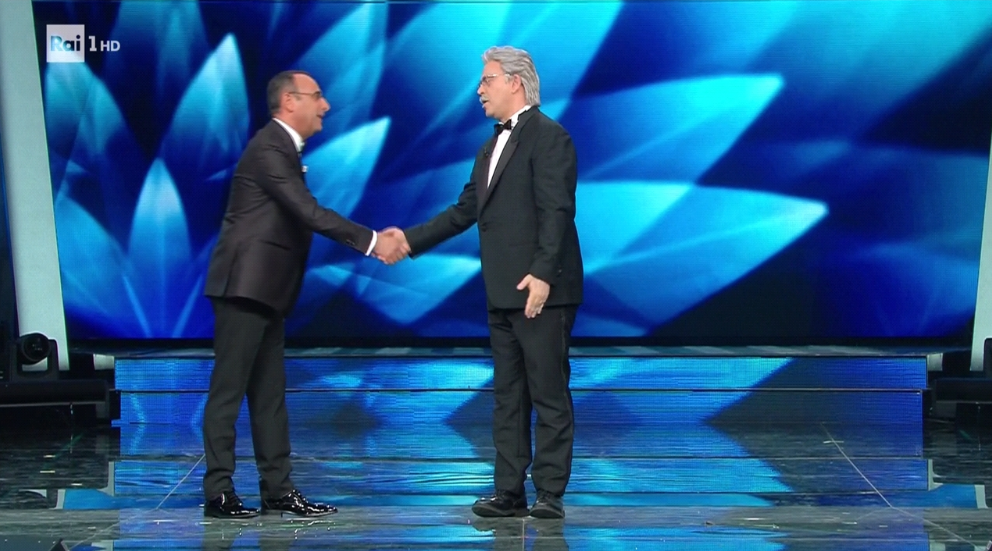Sanremo 2017, Maurizio Crozza sul palco imita Razzi